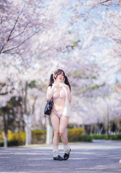 波多野结衣大战三个黑鬼_720天堂在线